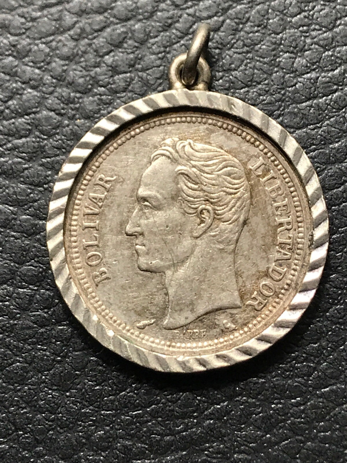 VENEZUELA 🇻🇪 ONE BOLIVAR 1960 SILVER WORLD COIN In A Bezel