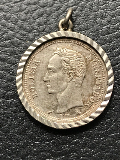 VENEZUELA 🇻🇪 ONE BOLIVAR 1960 SILVER WORLD COIN In A Bezel