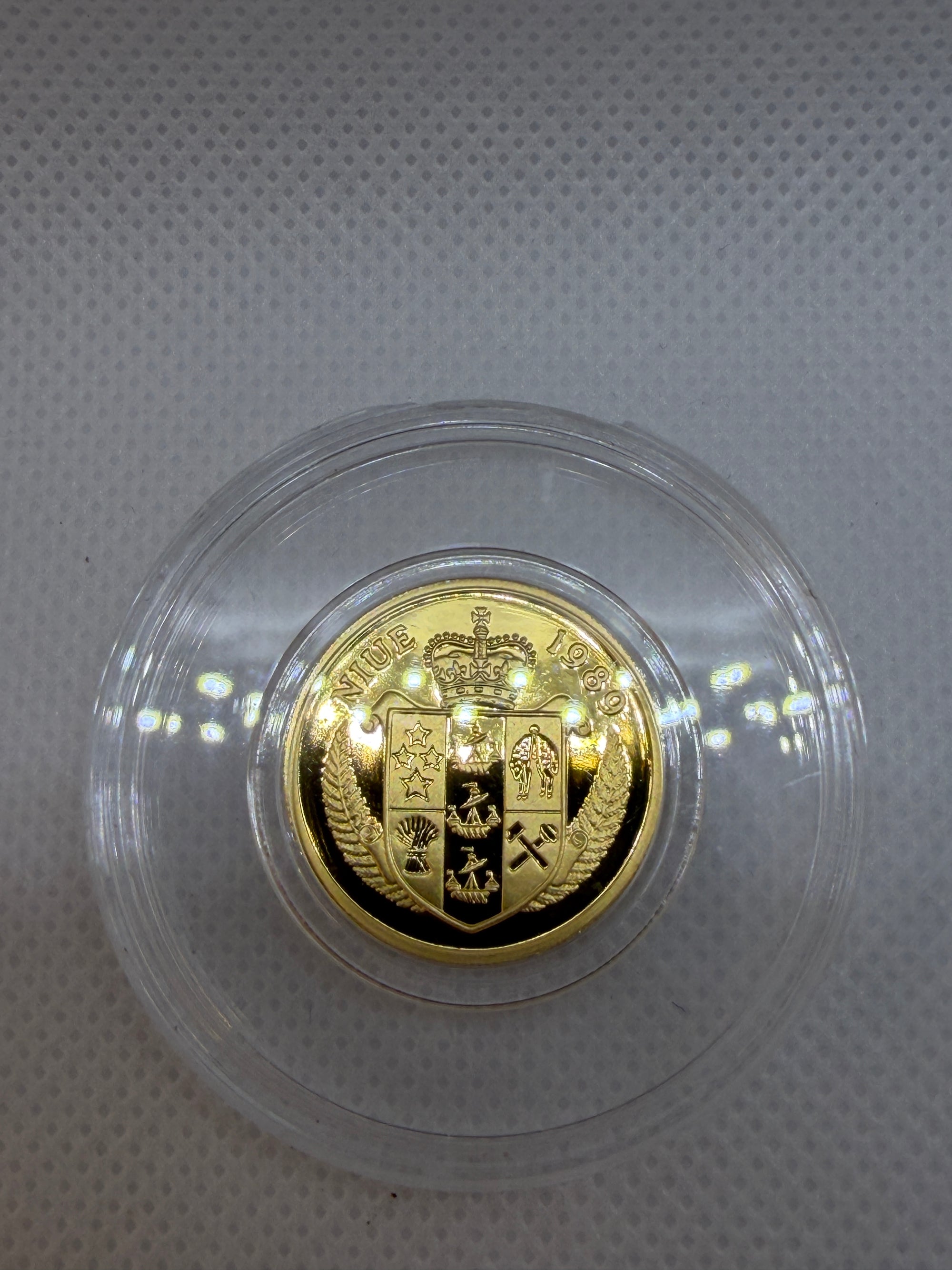 1989 Niue $200 General Douglas MacArthur Gold Coin – Proof Commemorative
