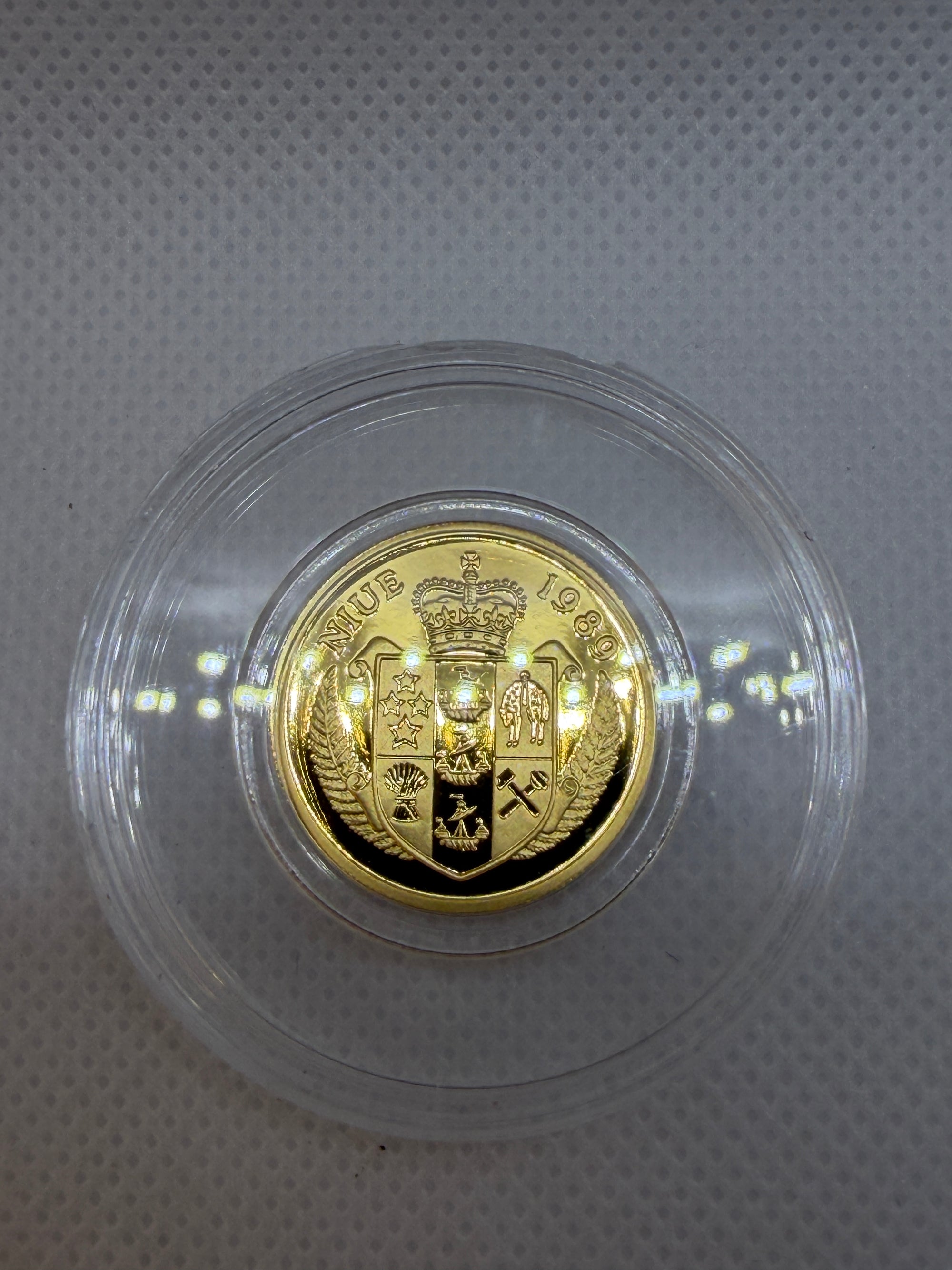 1989 Niue $200 General Douglas MacArthur Gold Coin – Proof Commemorative